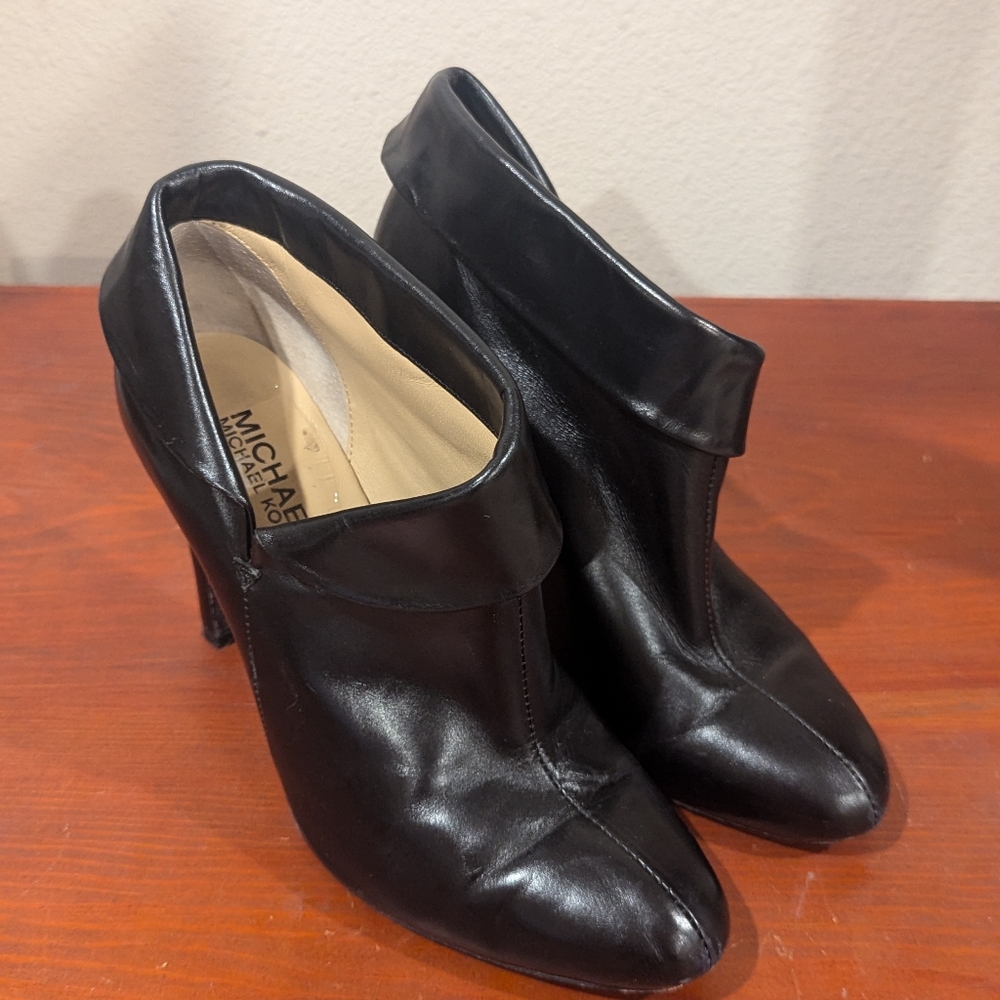 Women's SZ 6 Michael By Michael Kors Booties
